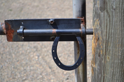 Throw latch to horse arena